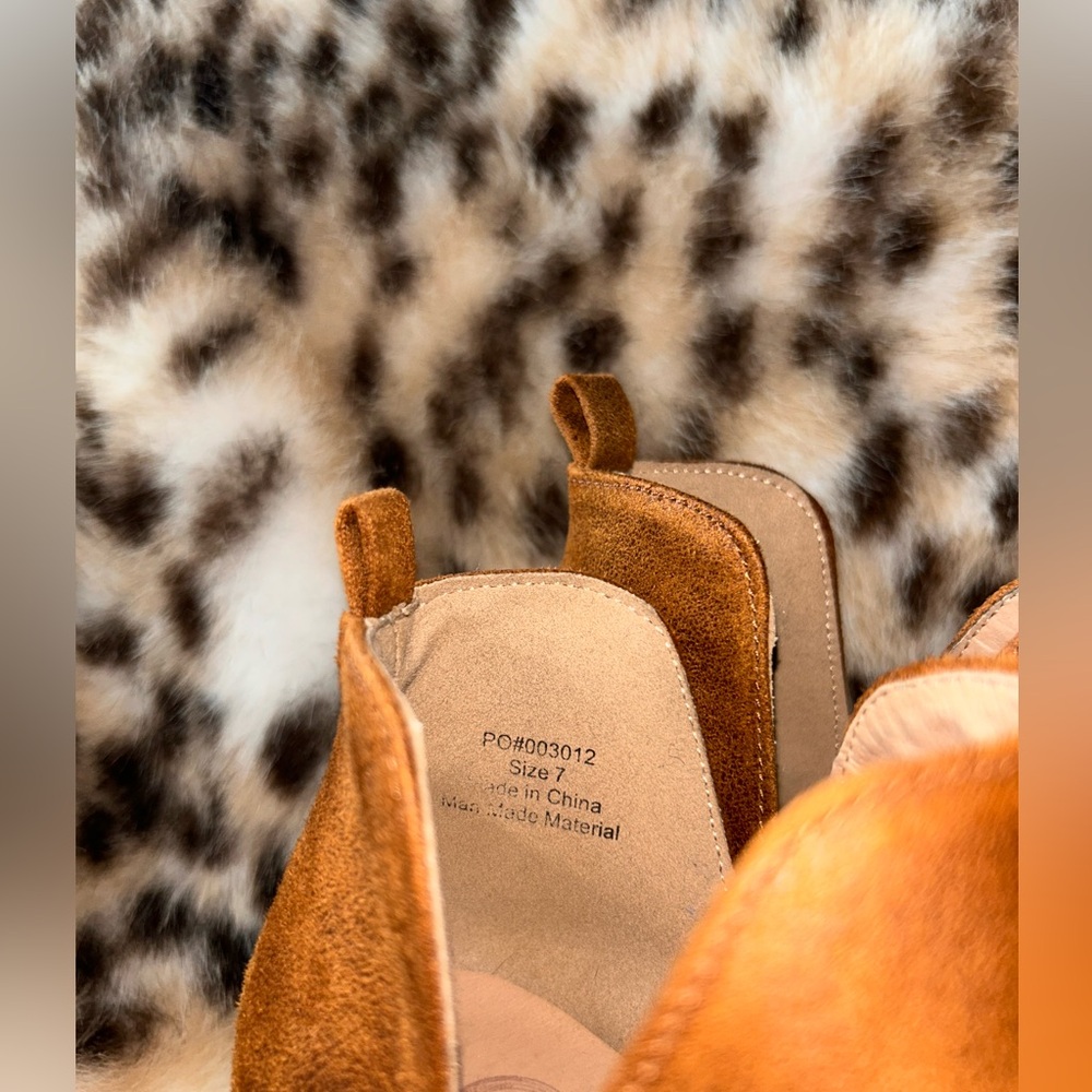 Brown Faux Suede Cowboy Hat with Silver Bling Accents and Size 7 Boots -BUNDLE- - Picture 4 of 15